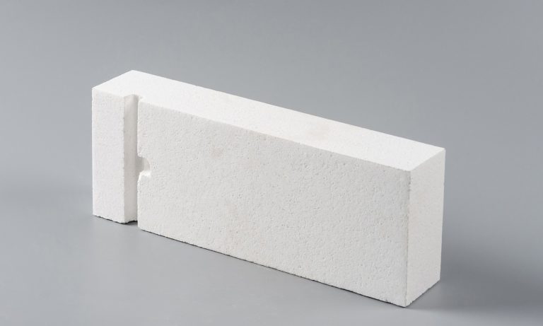 Corundum mullite fire brick.