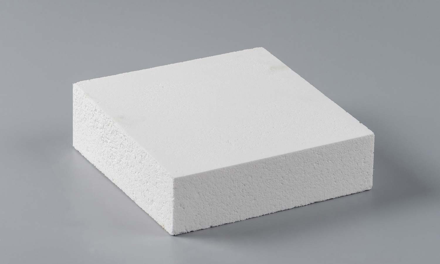 Alumina bubble refractory brick
