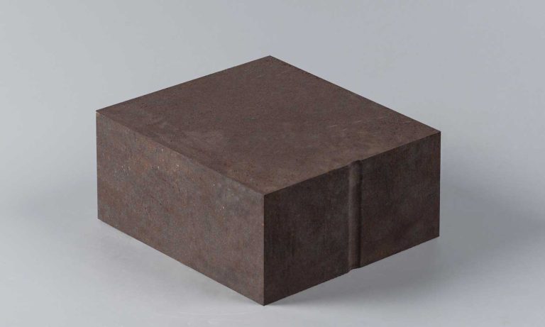 Semi-rebonded magnesia-chrome brick