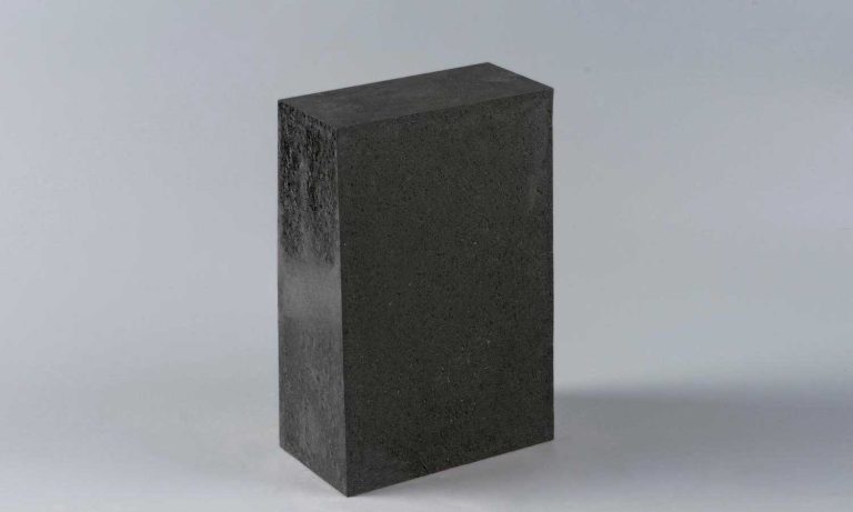 Magnesia alumina carbon brick